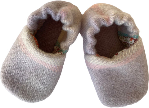 Vinitage wool booties in a soft lilac and pale pink